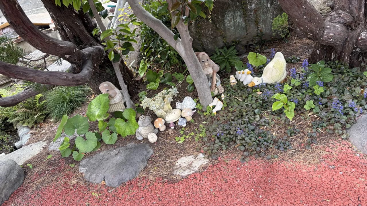Hidden clay figures