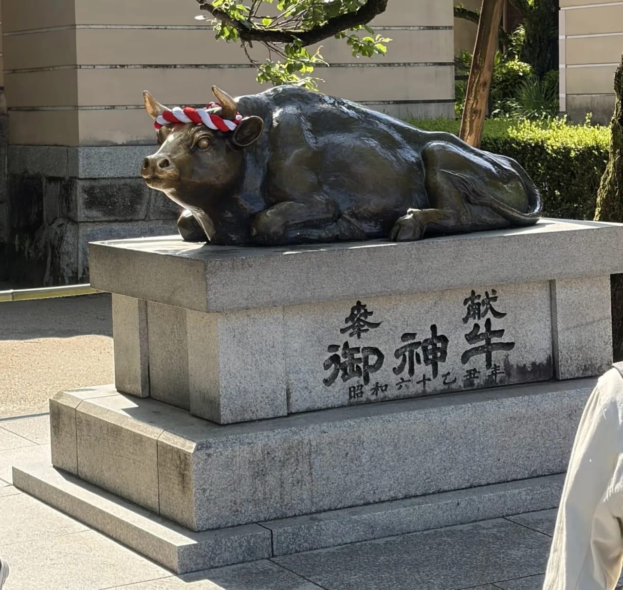 Bull statue at the entrance of the shrine